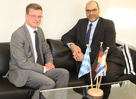 Wissenschaftsstaatssekretär Bernd Sibler mit dem israelischen Generalkonsul Dr. Dan Shaham
